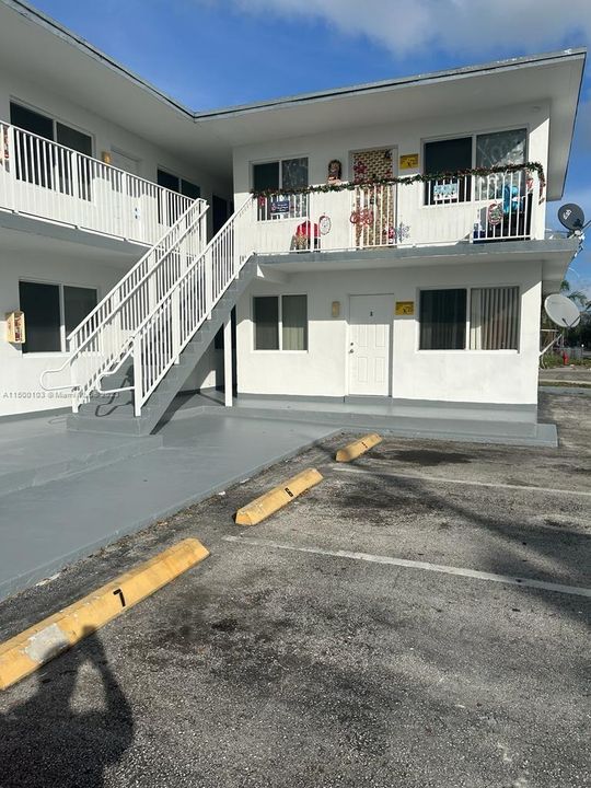 Recently Rented: $1,400 (1 beds, 1 baths, 500 Square Feet)