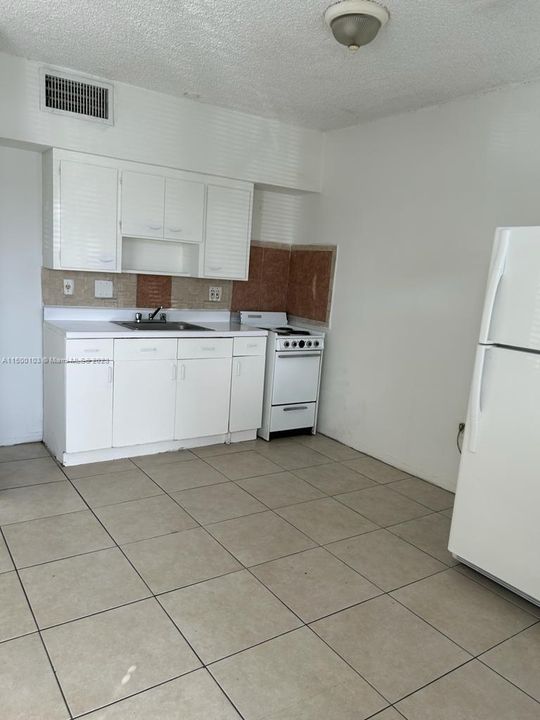 Recently Rented: $1,400 (1 beds, 1 baths, 500 Square Feet)