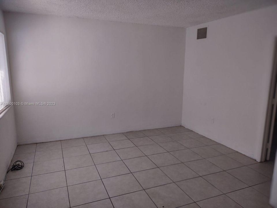 Recently Rented: $1,400 (1 beds, 1 baths, 500 Square Feet)