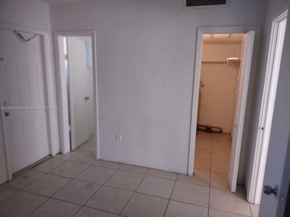 Recently Rented: $1,400 (1 beds, 1 baths, 500 Square Feet)