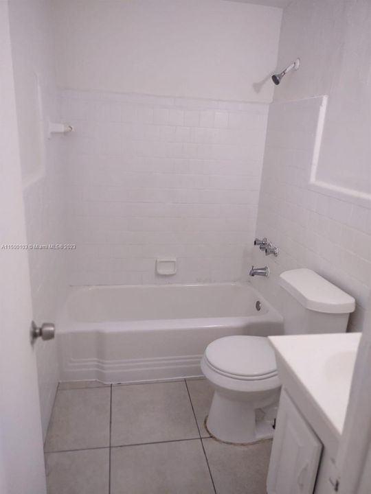 Recently Rented: $1,400 (1 beds, 1 baths, 500 Square Feet)