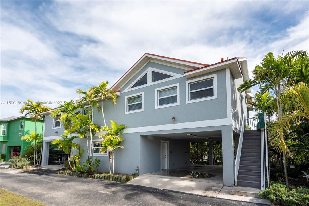 Recently Sold: $725,000 (3 beds, 2 baths, 1560 Square Feet)