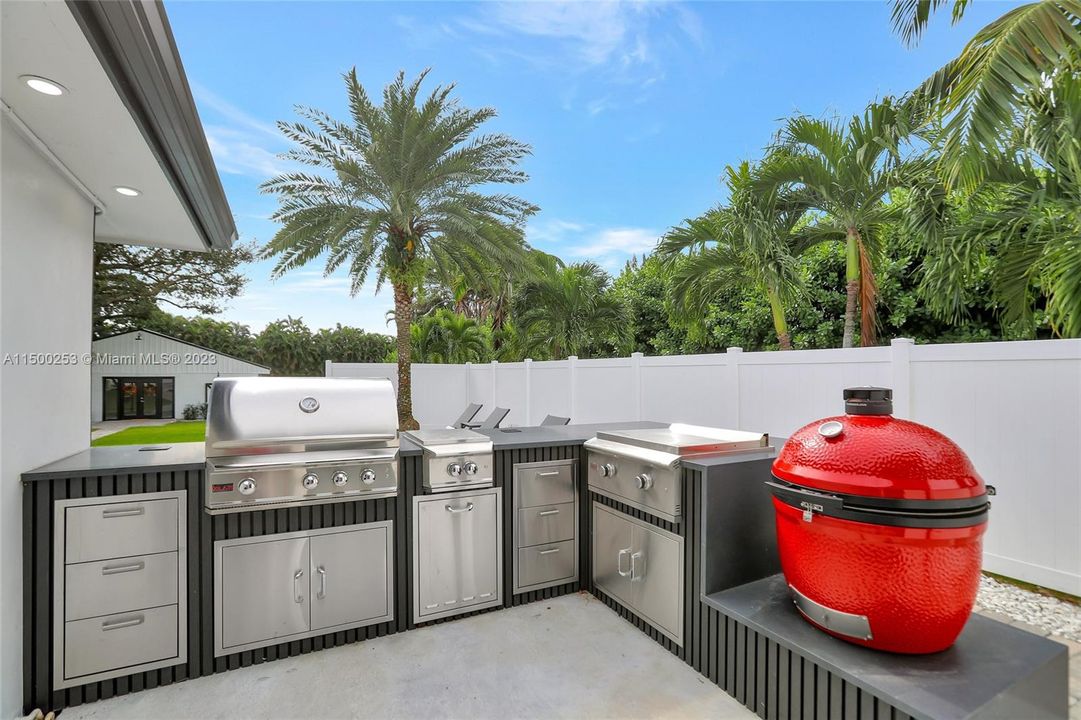 Recently Sold: $1,395,000 (3 beds, 2 baths, 1740 Square Feet)