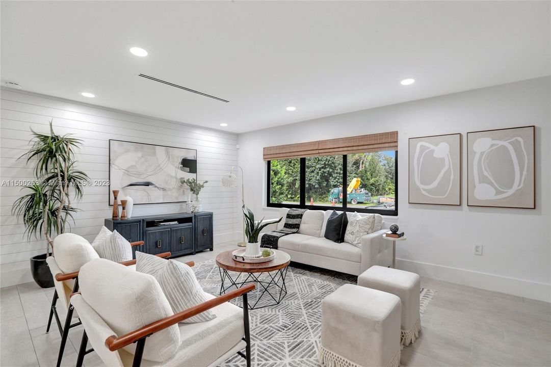 Recently Sold: $1,395,000 (3 beds, 2 baths, 1740 Square Feet)