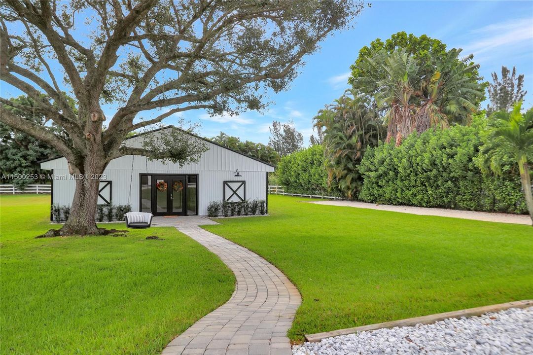 Recently Sold: $1,395,000 (3 beds, 2 baths, 1740 Square Feet)