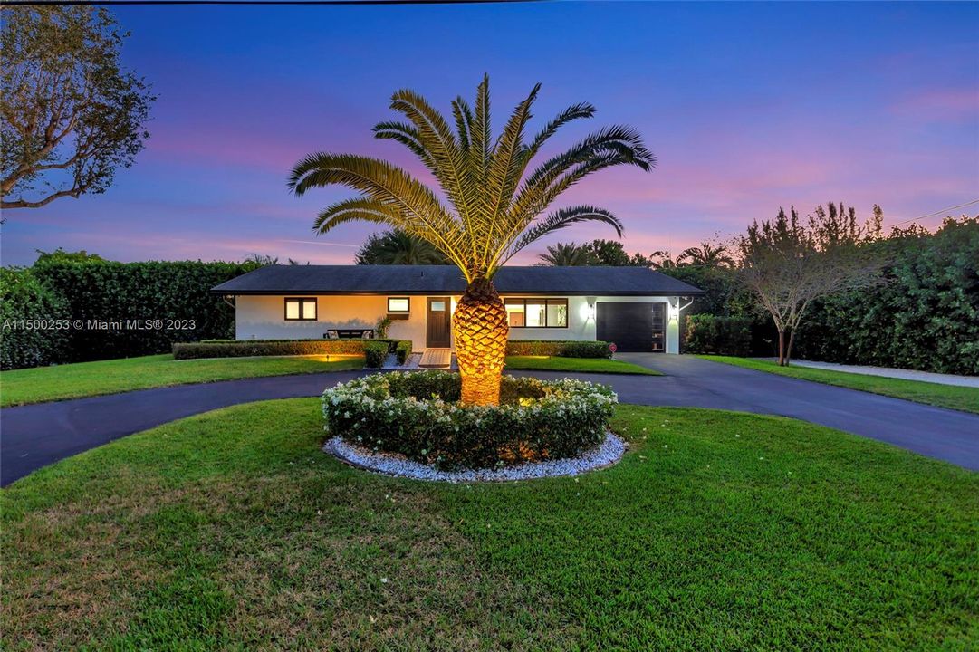 Recently Sold: $1,395,000 (3 beds, 2 baths, 1740 Square Feet)