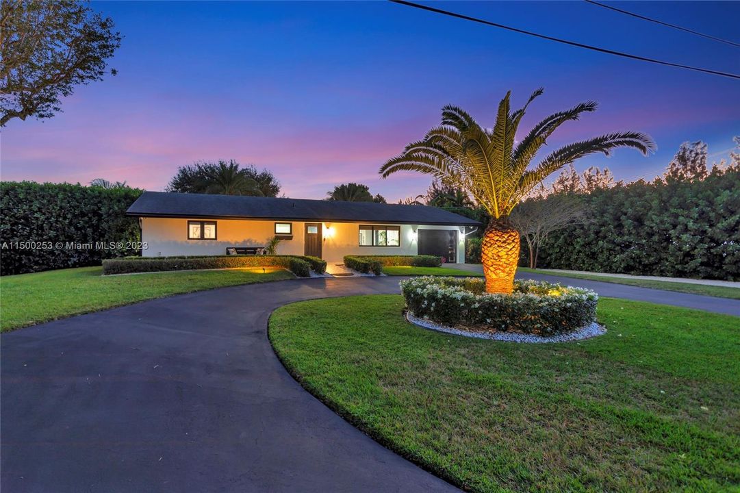 Recently Sold: $1,395,000 (3 beds, 2 baths, 1740 Square Feet)