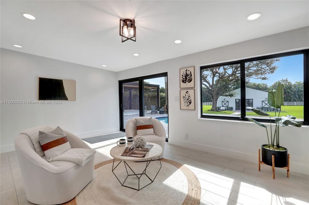 Recently Sold: $1,395,000 (3 beds, 2 baths, 1740 Square Feet)