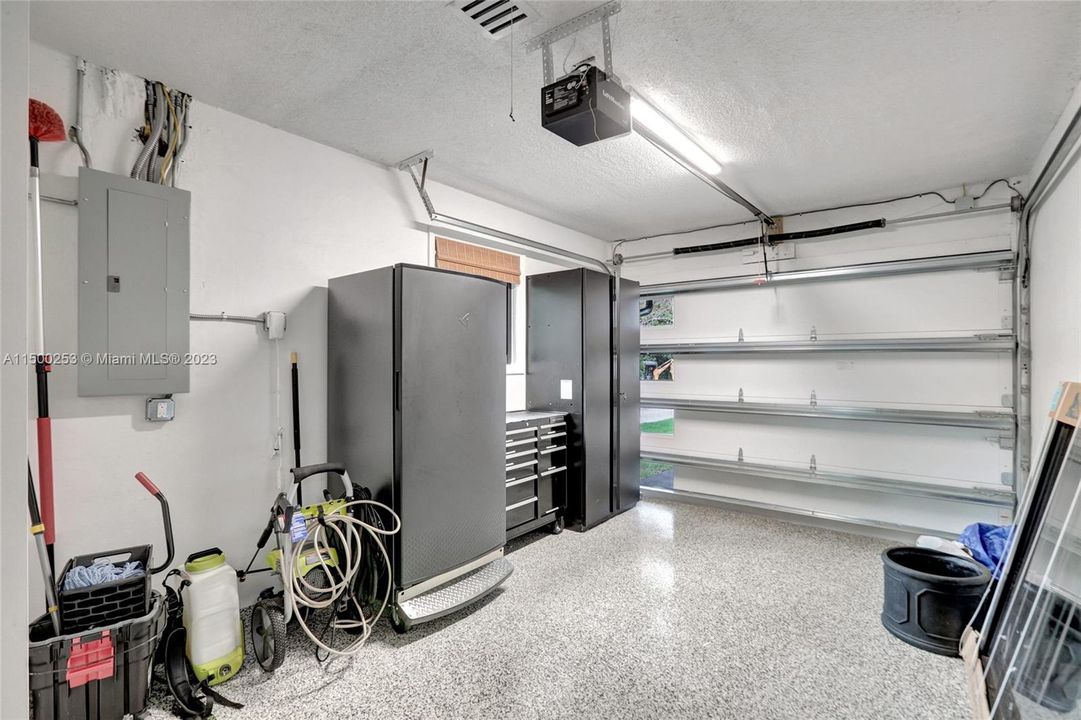 Recently Sold: $1,395,000 (3 beds, 2 baths, 1740 Square Feet)