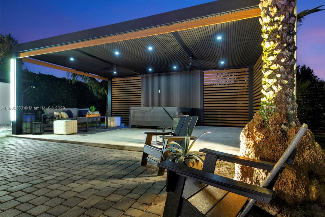 Recently Sold: $1,395,000 (3 beds, 2 baths, 1740 Square Feet)