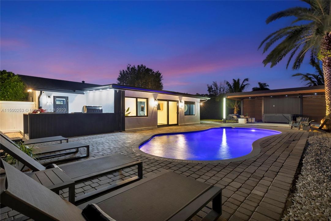 Recently Sold: $1,395,000 (3 beds, 2 baths, 1740 Square Feet)