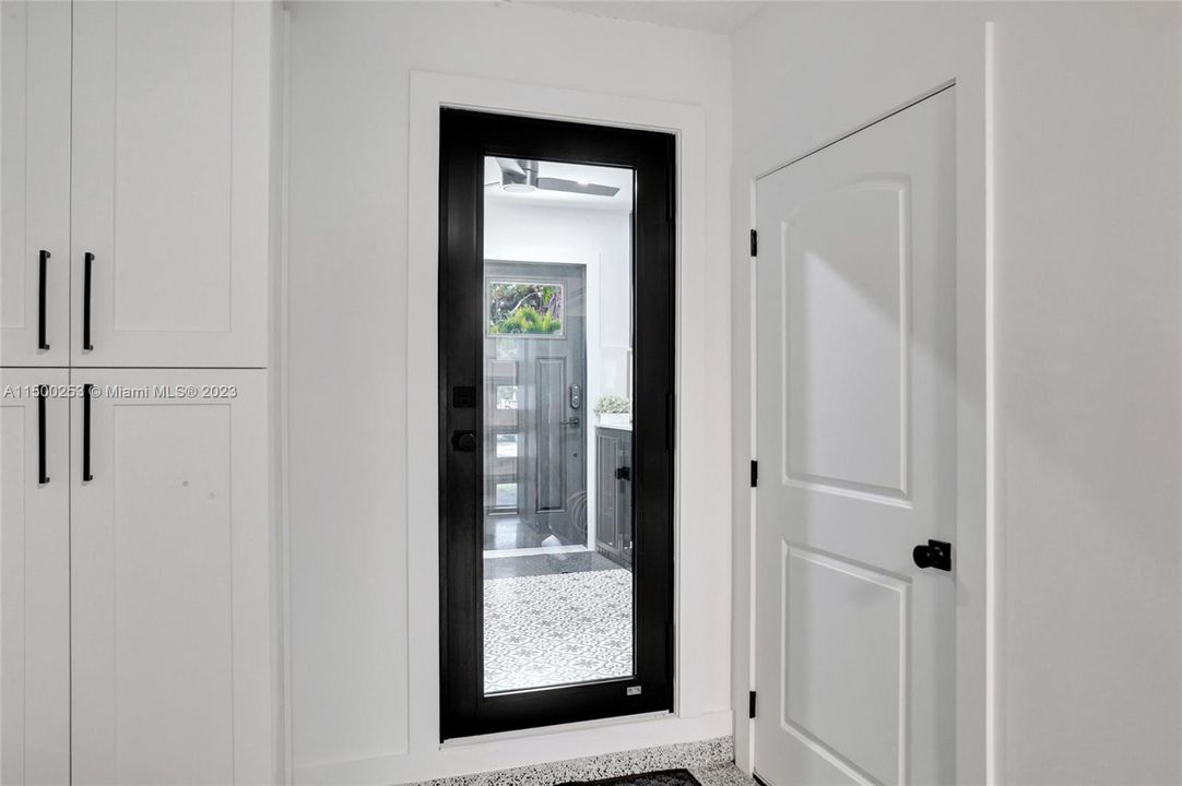 Recently Sold: $1,395,000 (3 beds, 2 baths, 1740 Square Feet)