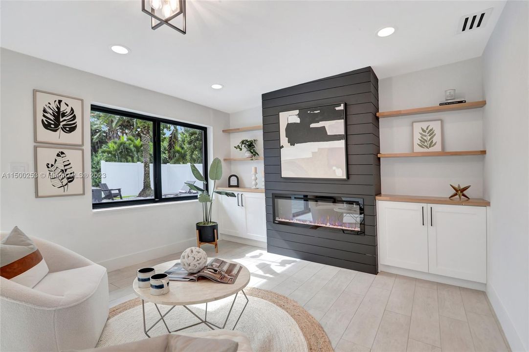 Recently Sold: $1,395,000 (3 beds, 2 baths, 1740 Square Feet)