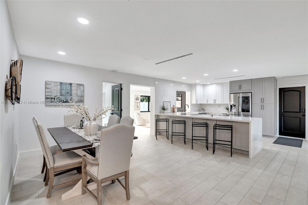 Recently Sold: $1,395,000 (3 beds, 2 baths, 1740 Square Feet)