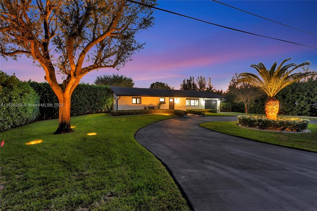 Recently Sold: $1,395,000 (3 beds, 2 baths, 1740 Square Feet)