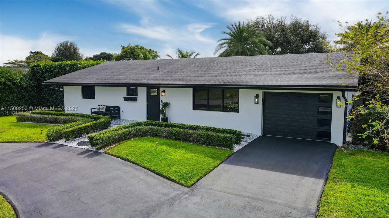 Recently Sold: $1,395,000 (3 beds, 2 baths, 1740 Square Feet)