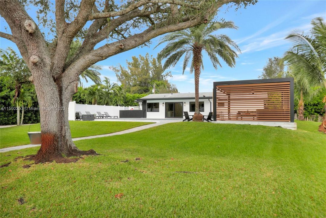 Recently Sold: $1,395,000 (3 beds, 2 baths, 1740 Square Feet)