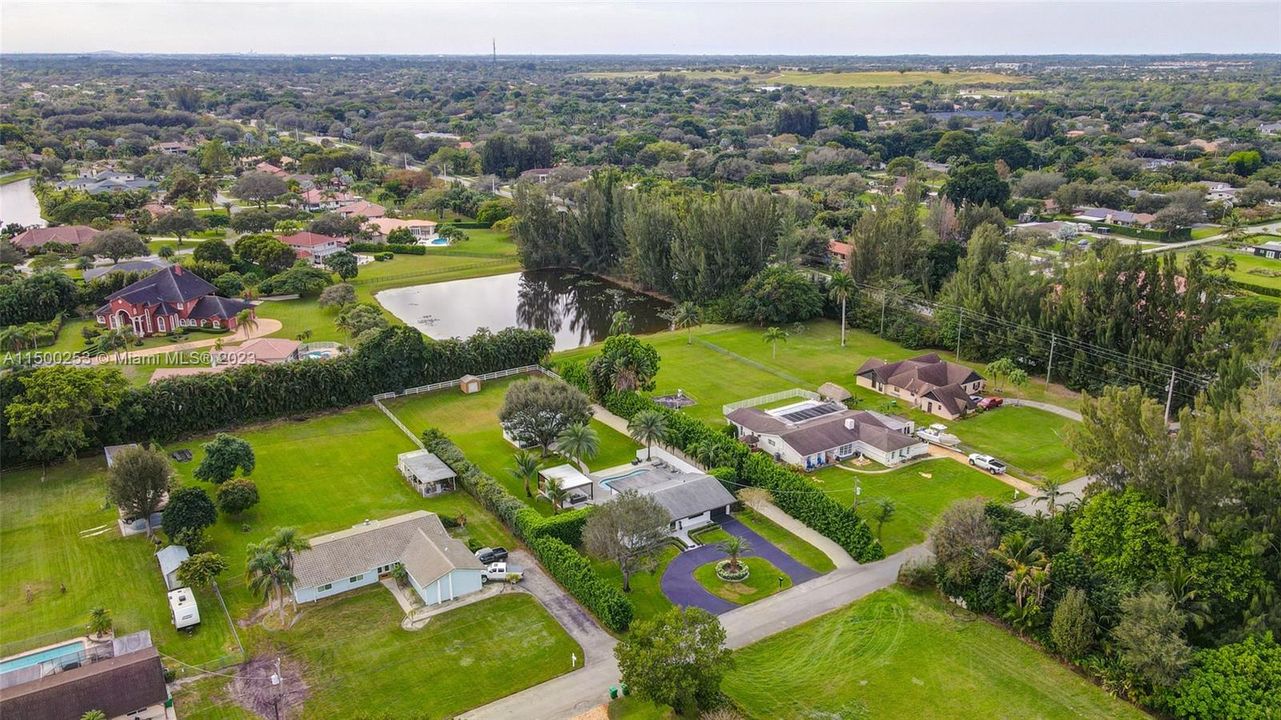 Recently Sold: $1,395,000 (3 beds, 2 baths, 1740 Square Feet)