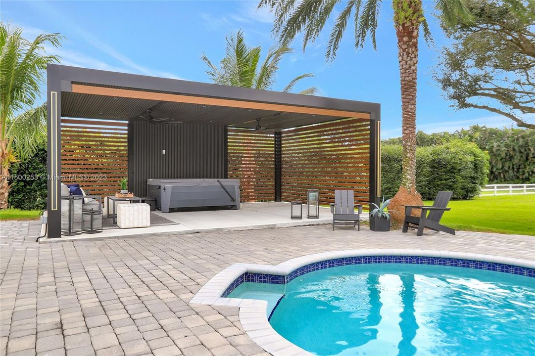Recently Sold: $1,395,000 (3 beds, 2 baths, 1740 Square Feet)