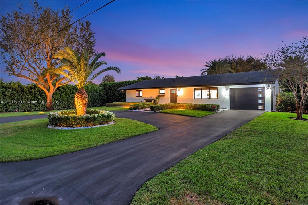 Recently Sold: $1,395,000 (3 beds, 2 baths, 1740 Square Feet)