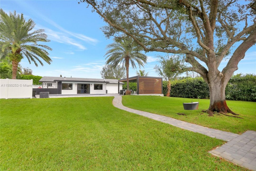 Recently Sold: $1,395,000 (3 beds, 2 baths, 1740 Square Feet)