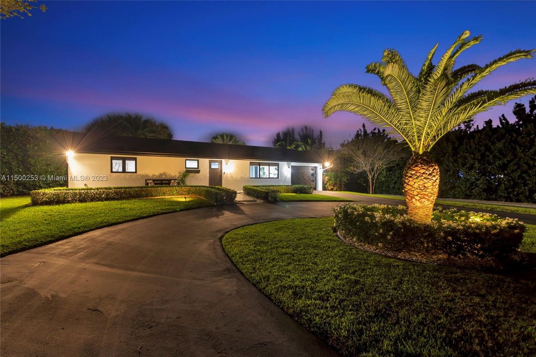 Recently Sold: $1,395,000 (3 beds, 2 baths, 1740 Square Feet)