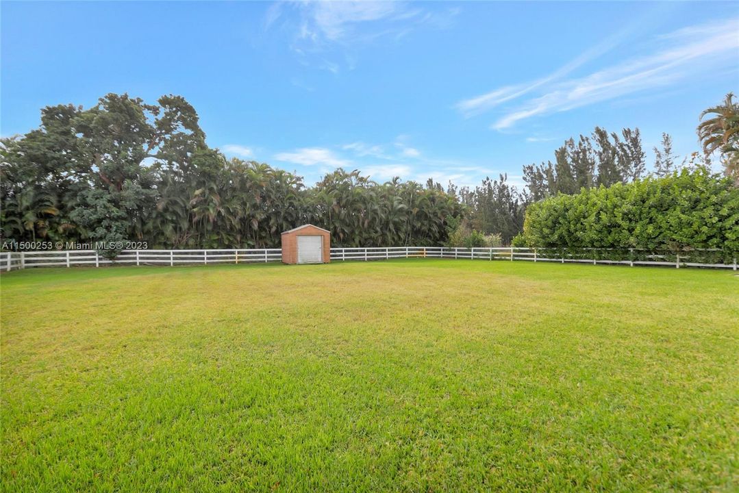 Recently Sold: $1,395,000 (3 beds, 2 baths, 1740 Square Feet)