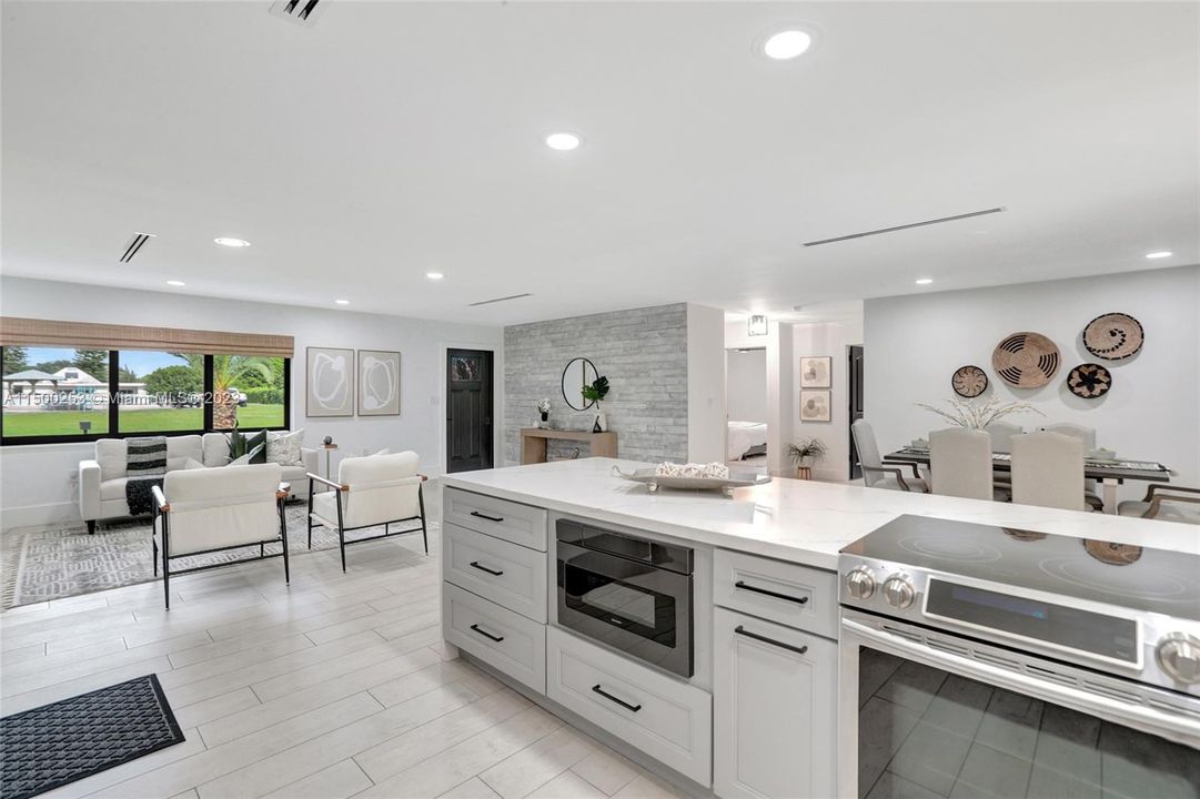 Recently Sold: $1,395,000 (3 beds, 2 baths, 1740 Square Feet)