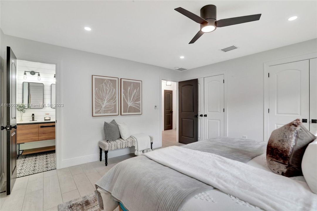 Recently Sold: $1,395,000 (3 beds, 2 baths, 1740 Square Feet)