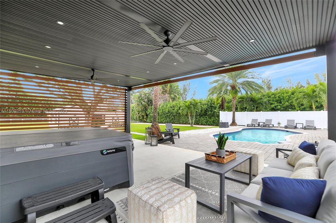 Recently Sold: $1,395,000 (3 beds, 2 baths, 1740 Square Feet)