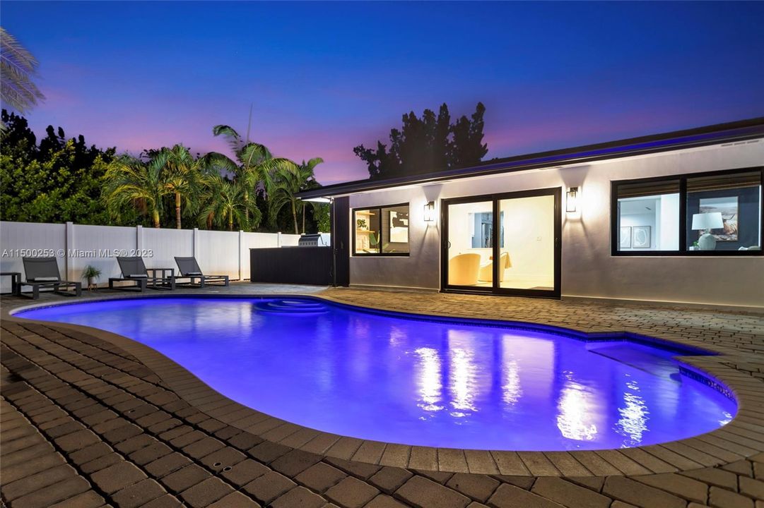 Recently Sold: $1,395,000 (3 beds, 2 baths, 1740 Square Feet)