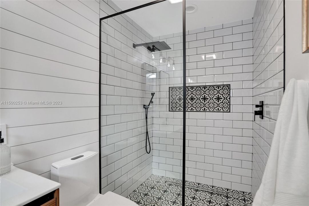 Recently Sold: $1,395,000 (3 beds, 2 baths, 1740 Square Feet)