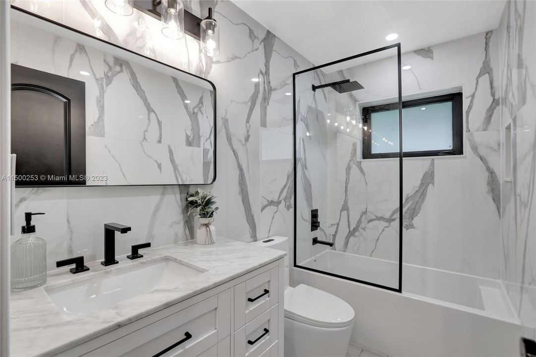 Recently Sold: $1,395,000 (3 beds, 2 baths, 1740 Square Feet)