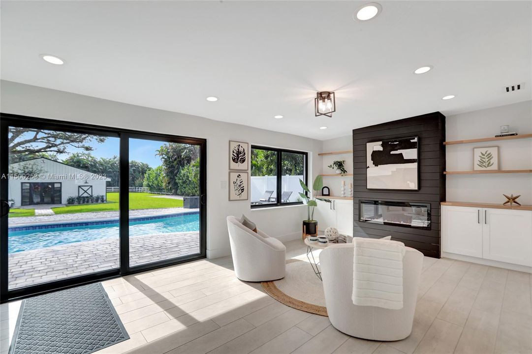 Recently Sold: $1,395,000 (3 beds, 2 baths, 1740 Square Feet)