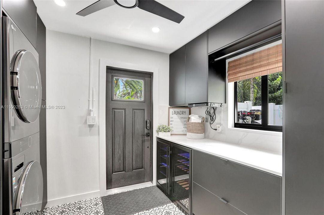 Recently Sold: $1,395,000 (3 beds, 2 baths, 1740 Square Feet)
