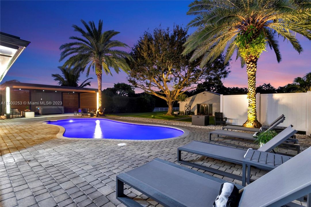 Recently Sold: $1,395,000 (3 beds, 2 baths, 1740 Square Feet)