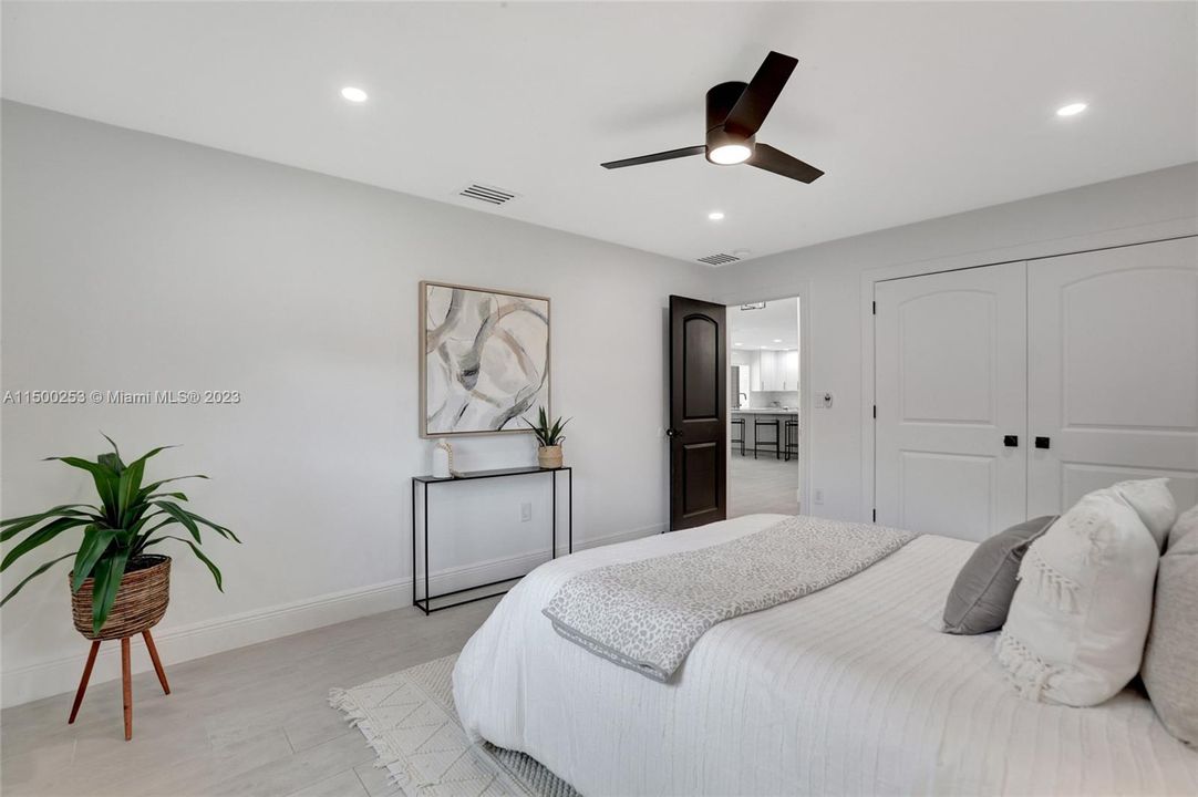 Recently Sold: $1,395,000 (3 beds, 2 baths, 1740 Square Feet)