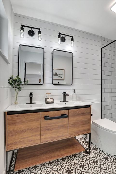 Recently Sold: $1,395,000 (3 beds, 2 baths, 1740 Square Feet)