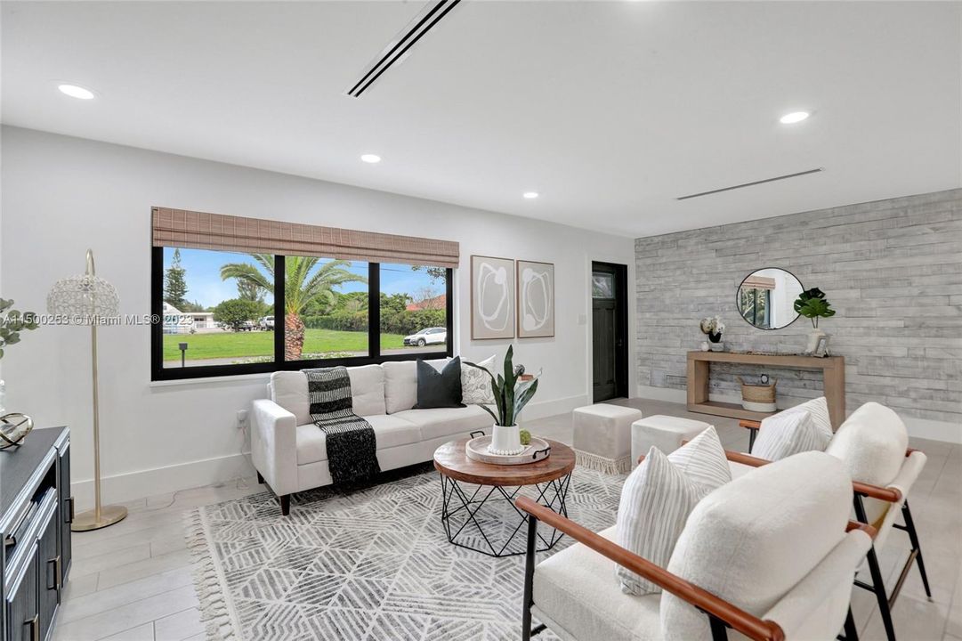 Recently Sold: $1,395,000 (3 beds, 2 baths, 1740 Square Feet)