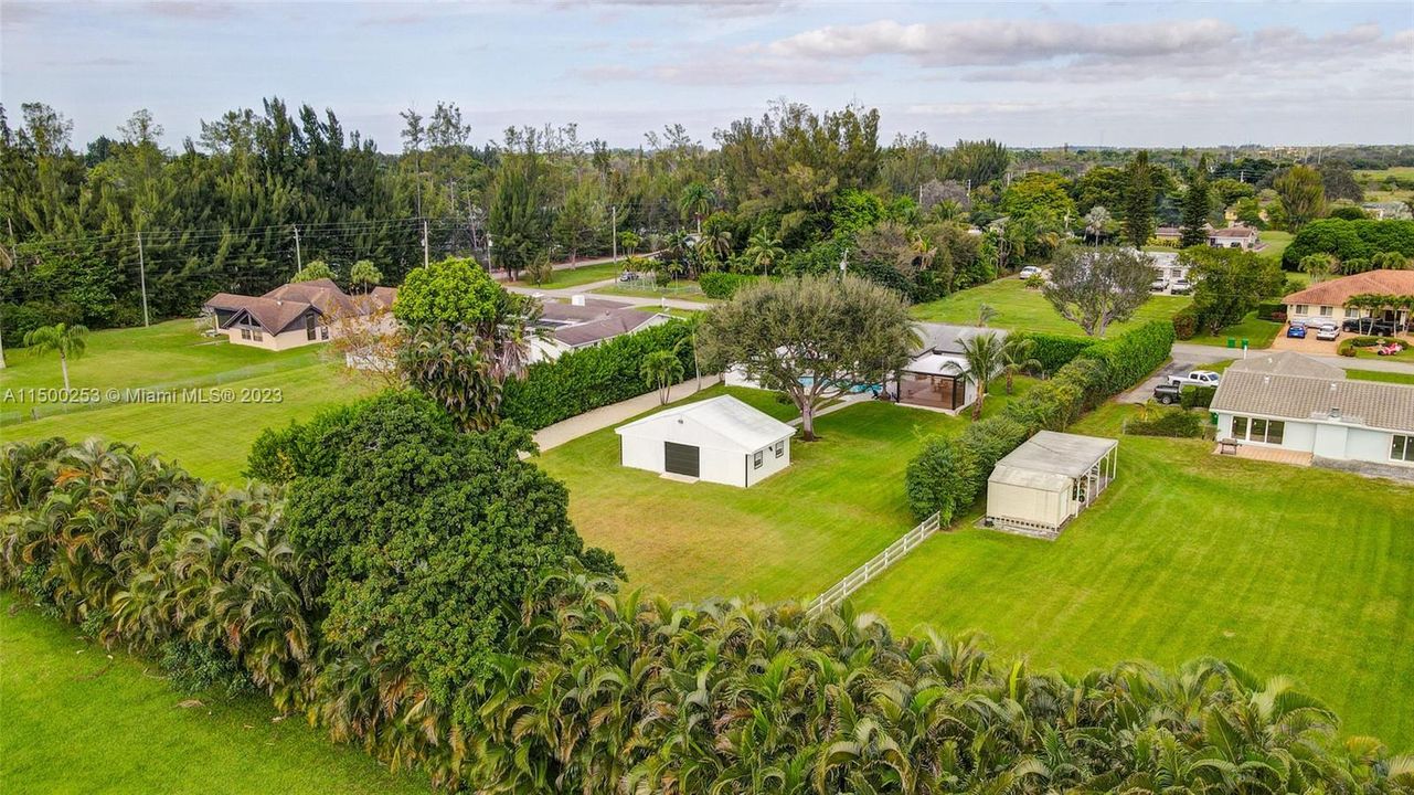 Recently Sold: $1,395,000 (3 beds, 2 baths, 1740 Square Feet)