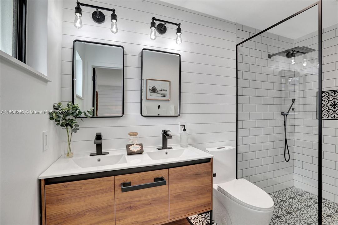 Recently Sold: $1,395,000 (3 beds, 2 baths, 1740 Square Feet)