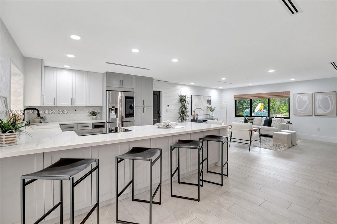 Recently Sold: $1,395,000 (3 beds, 2 baths, 1740 Square Feet)