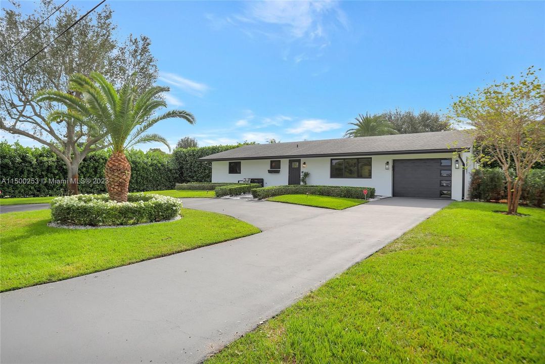 Recently Sold: $1,395,000 (3 beds, 2 baths, 1740 Square Feet)