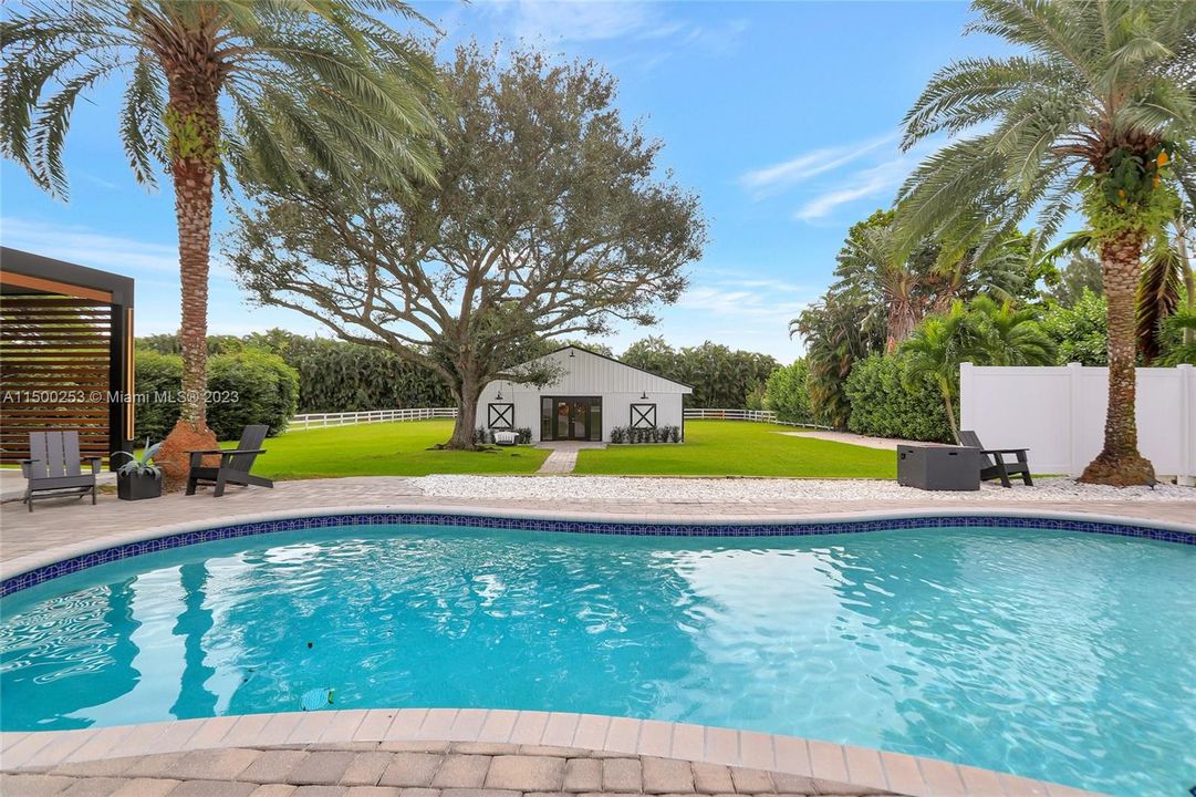 Recently Sold: $1,395,000 (3 beds, 2 baths, 1740 Square Feet)