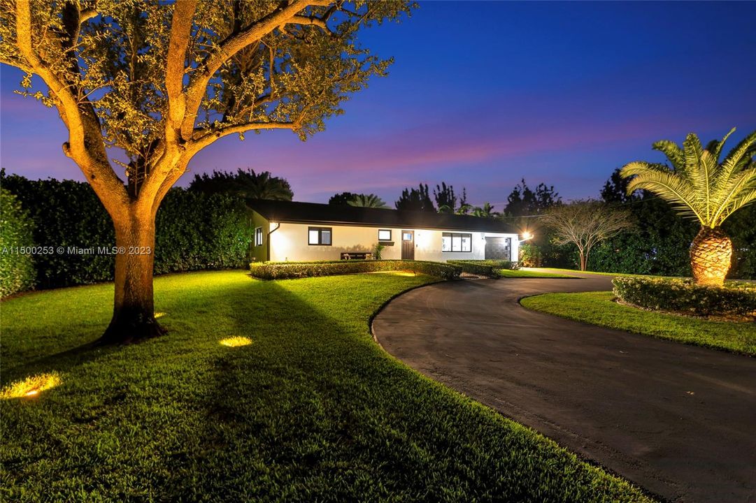 Recently Sold: $1,395,000 (3 beds, 2 baths, 1740 Square Feet)