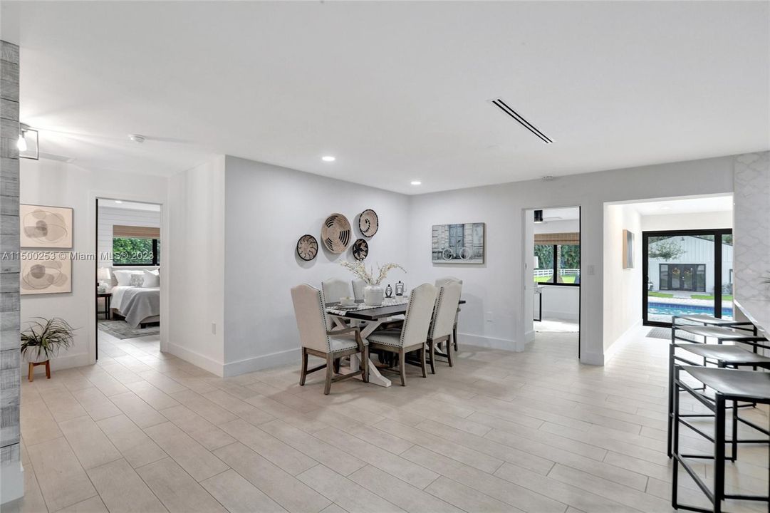 Recently Sold: $1,395,000 (3 beds, 2 baths, 1740 Square Feet)