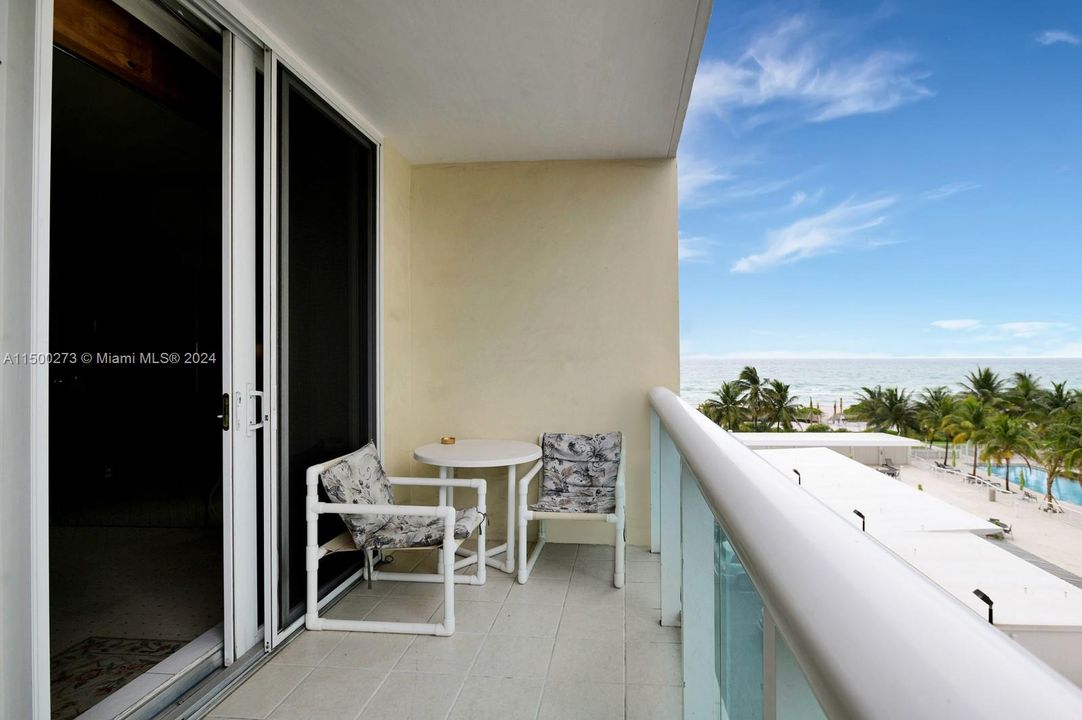 Recently Rented: $2,300 (1 beds, 1 baths, 922 Square Feet)