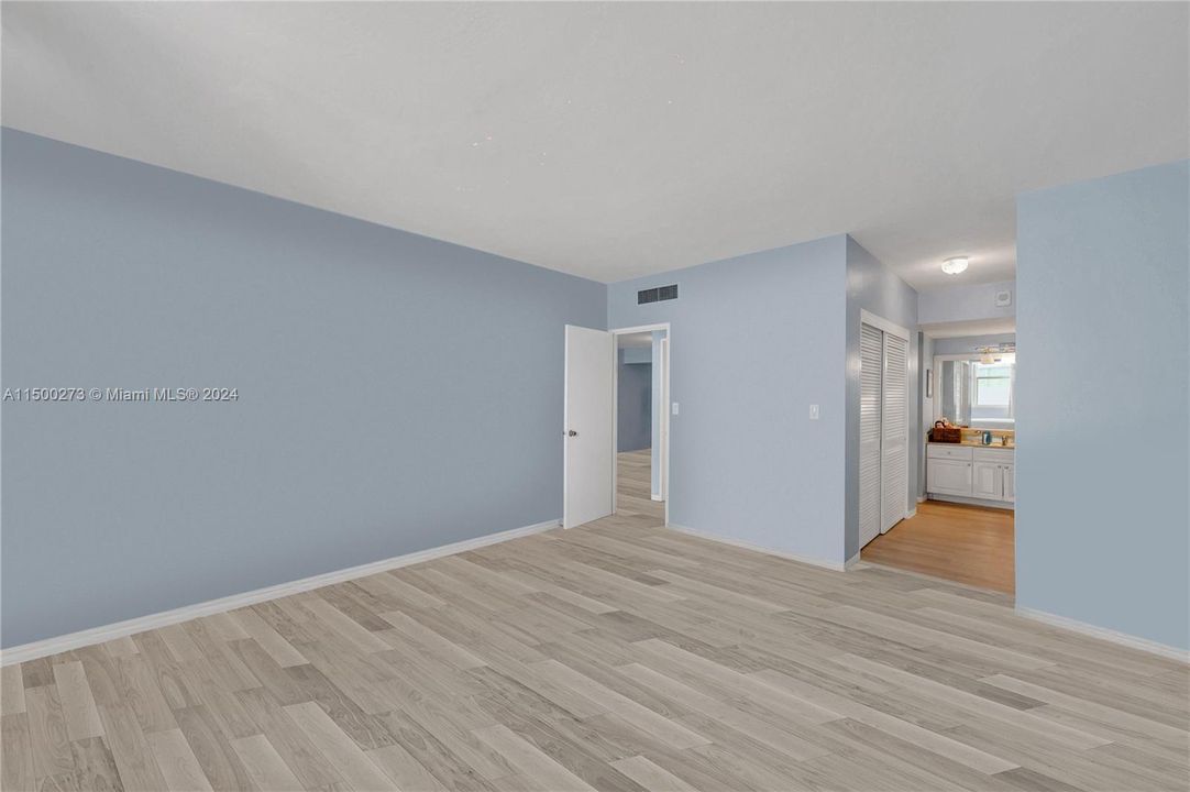 Recently Rented: $2,300 (1 beds, 1 baths, 922 Square Feet)