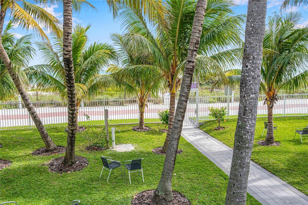 Recently Rented: $2,300 (1 beds, 1 baths, 922 Square Feet)