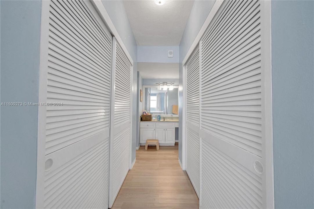 Recently Rented: $2,300 (1 beds, 1 baths, 922 Square Feet)